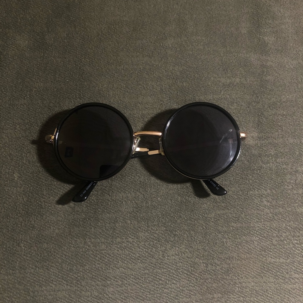 Round Black Sunglasses